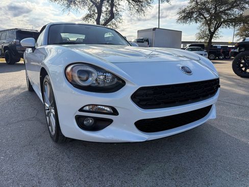 Used 2017 FIAT 124 Spider Lusso image 1
