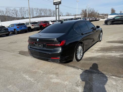 Used 2020 BMW 740i w/ Premium Package image 5
