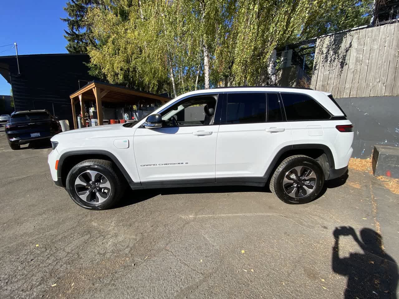 Used 2024 Jeep Grand Cherokee Limited 4xe AWD/4WD image 3