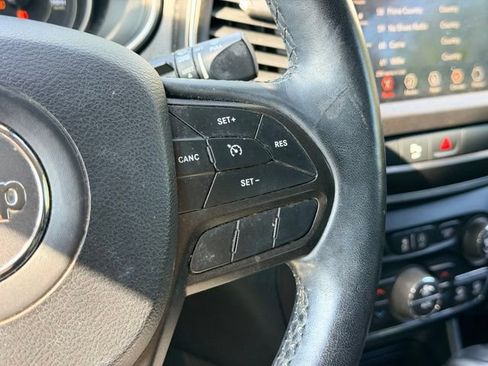 Used 2019 Jeep Cherokee Trailhawk w/ Cold Weather Group AWD/4WD image 12