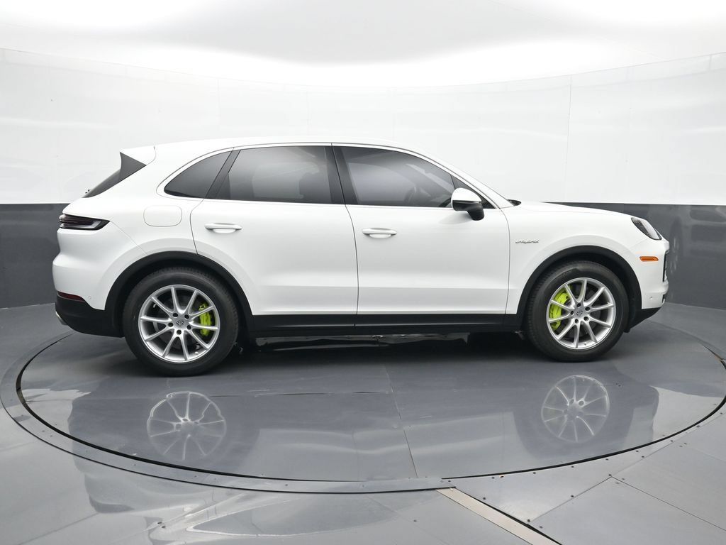 Certified 2024 Porsche Cayenne AWD/4WD image 23