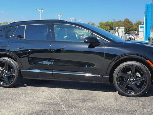 Certified 2024 Chevrolet Equinox EV RS image 9