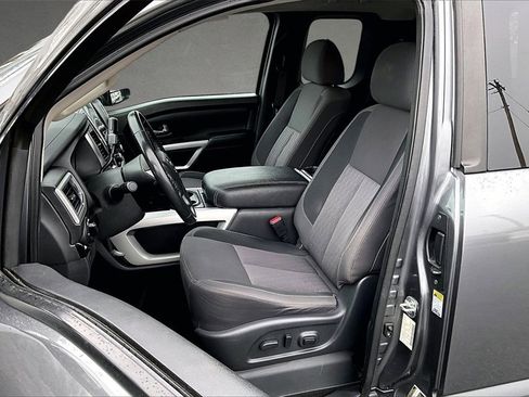 Used 2020 Nissan Titan SV w/ SV Convenience Package image 21