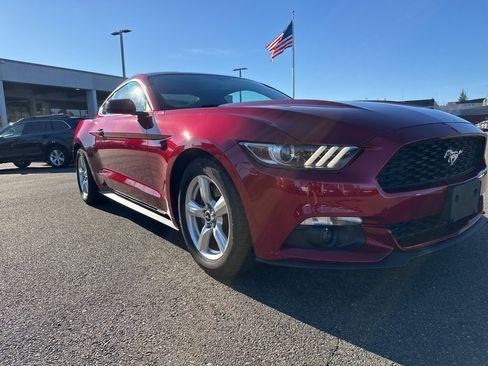 Used 2015 Ford Mustang Coupe image 4
