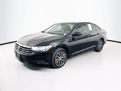 Used 2020 Volkswagen Jetta SE FWD image 3