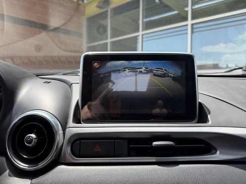 Used 2018 FIAT 124 Spider Classica w/ Technology Group RWD image 18