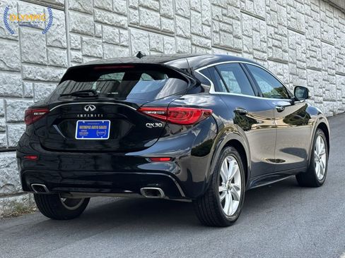 Used 2017 INFINITI QX30 w/ Cargo Package image 6
