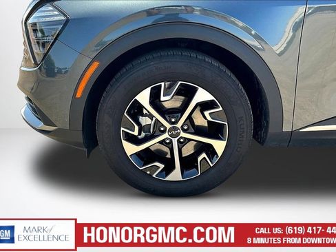 Used 2025 Kia Sportage EX w/ Premium Package image 31