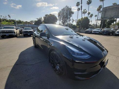 Used 2023 Tesla Model Y Performance image 2
