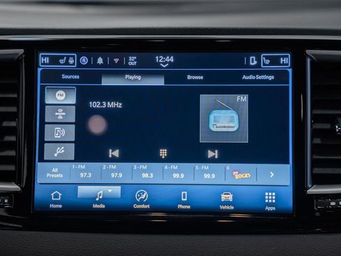 Certified 2025 Chrysler Pacifica Select image 25