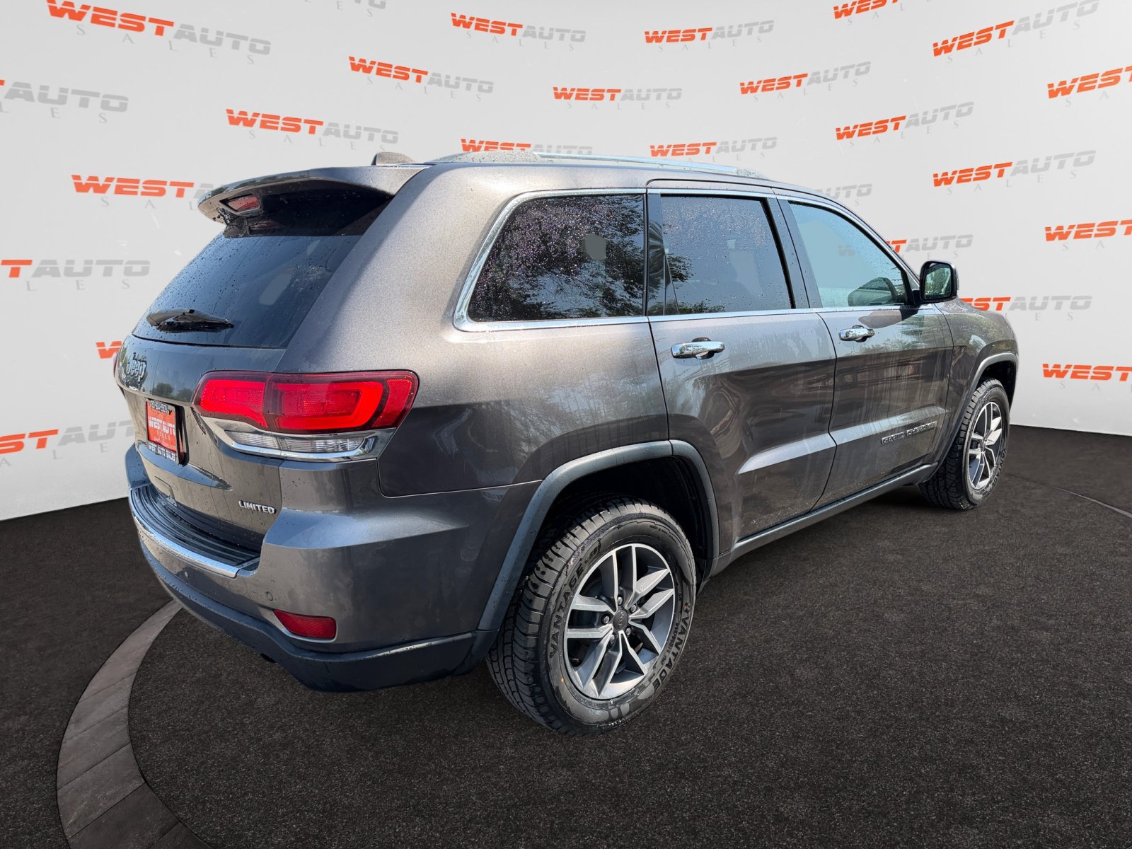 Used 2020 Jeep Grand Cherokee Limited w/ Luxury Group II AWD/4WD image 5