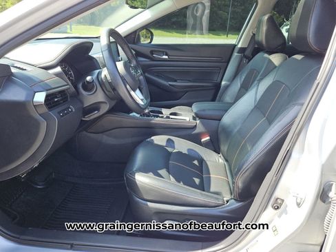 Used 2021 Nissan Altima 2.5 SR w/ SR Premium Package FWD image 3