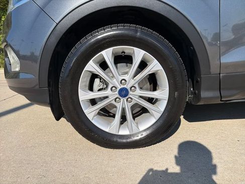 Used 2017 Ford Escape SE FWD image 9