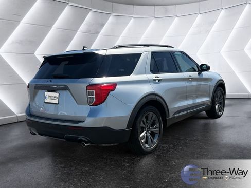 Used 2021 Ford Explorer XLT w/ Equipment Group 202A RWD image 5