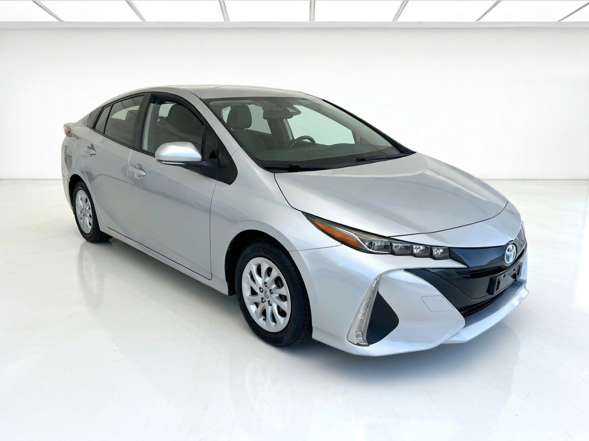 Used 2022 Toyota Prius Prime XLE FWD image 3