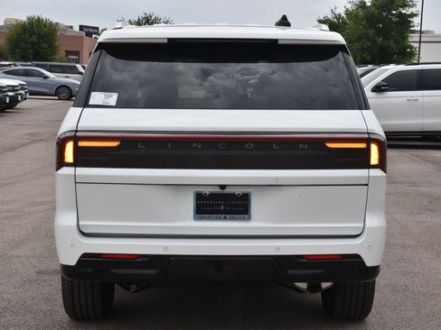 New 2026 Lincoln Navigator Reserve AWD/4WD image 8