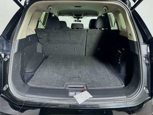 Used 2025 Nissan Rogue SV FWD image 27
