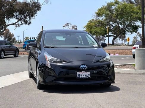 Used 2018 Toyota Prius One w/ Carpet Mat Package FWD image 4