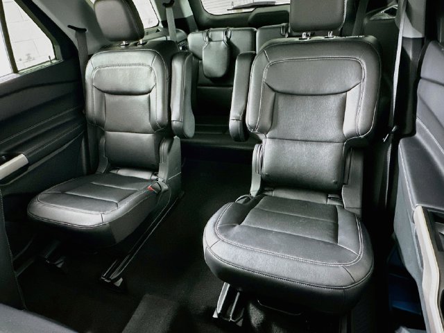 Used 2024 Ford Explorer Limited w/ Limited Technology Package RWD image 11