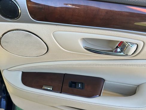 Used 2013 Lexus LS 460 image 36