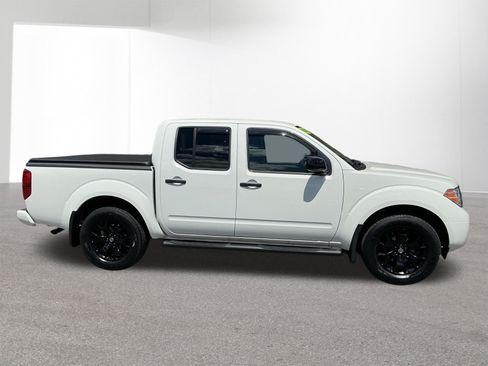 Used 2020 Nissan Frontier SV w/ Midnight Edition Floor Mats AWD/4WD image 2