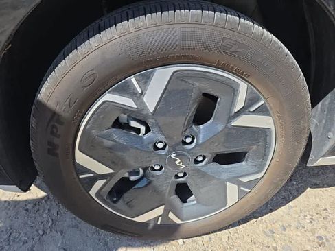 Used 2024 Kia Niro Wind w/ Wind Preserve Package FWD image 3