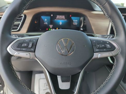 Used 2025 Volkswagen Atlas SE image 38