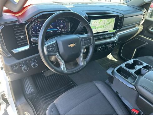Used 2025 Chevrolet Silverado 2500 LT w/ Convenience Package AWD/4WD image 6