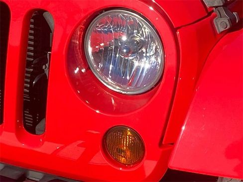 Used 2013 Jeep Wrangler Unlimited Sahara image 5