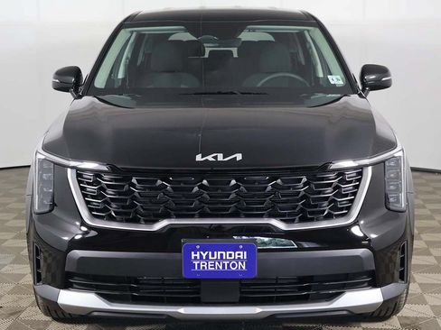 Used 2025 Kia Sorento LX FWD image 9