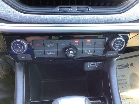 Used 2023 Jeep Compass Latitude w/ Sun and Sound Group image 19