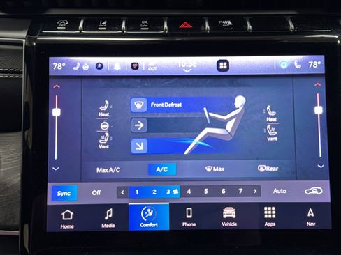 Certified 2024 Jeep Grand Cherokee Limited w/ Luxury Tech Group II AWD/4WD image 17