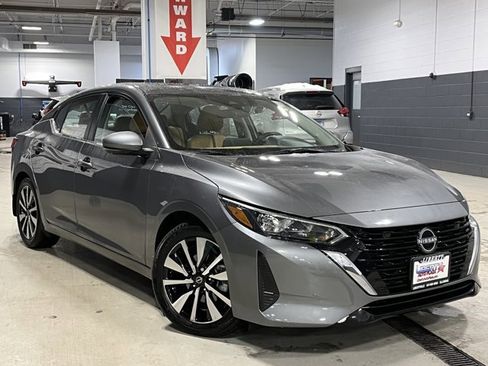 Used 2024 Nissan Sentra SV w/ SV Premium Package image 2