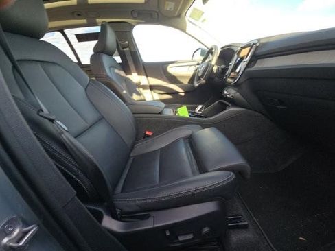 Certified 2025 Volvo XC40 B5 Plus image 10
