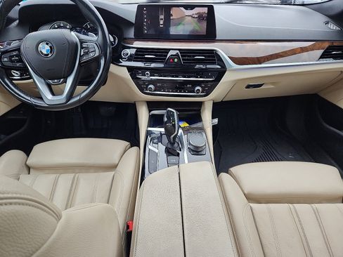 Used 2019 BMW 530i xDrive w/ Convenience Package image 9