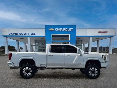 Used 2025 GMC Sierra 3500 Denali AWD/4WD image 9