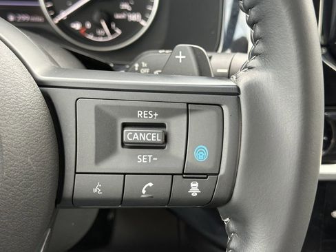 Used 2025 Nissan Pathfinder SV FWD image 11