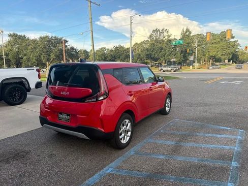 Used 2024 Kia Soul LX w/ Option Group 015 FWD image 5