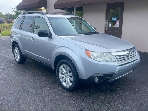 Used 2012 Subaru Forester 2.5X Limited AWD/4WD image 4