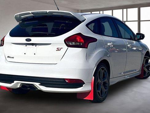Used 2018 Ford Focus ST FWD image 3