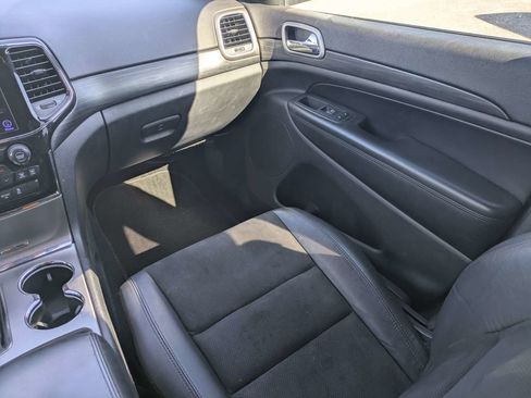 Used 2019 Jeep Grand Cherokee Altitude RWD image 18