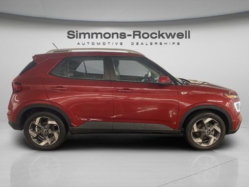 Used 2023 Hyundai Venue Limited w/ Cargo Package image 4