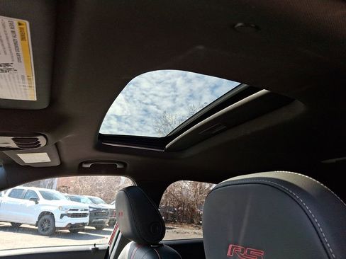 Certified 2024 Chevrolet Trax RS w/ Sunroof Package image 15