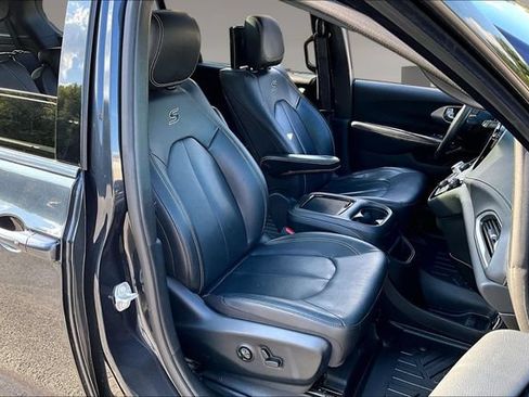 Used 2021 Chrysler Pacifica Touring-L w/ Uconnect Theater Family Group FWD image 27