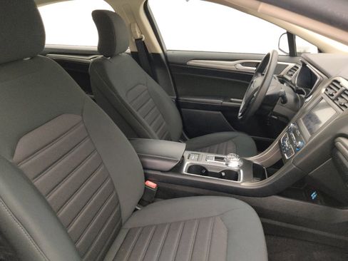 Used 2019 Ford Fusion SE FWD image 21