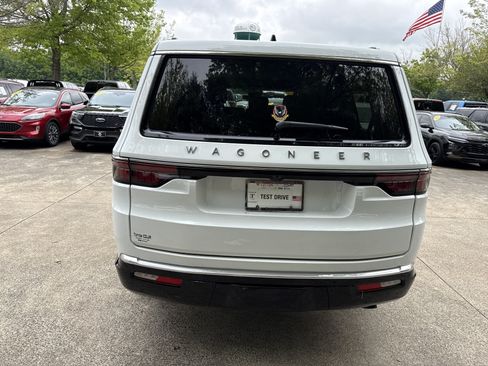 Used 2025 Jeep Wagoneer 4WD image 6