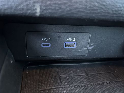 Used 2023 Mitsubishi Outlander SE image 23