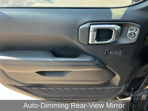 Used 2018 Jeep Wrangler Unlimited Sahara AWD/4WD image 11