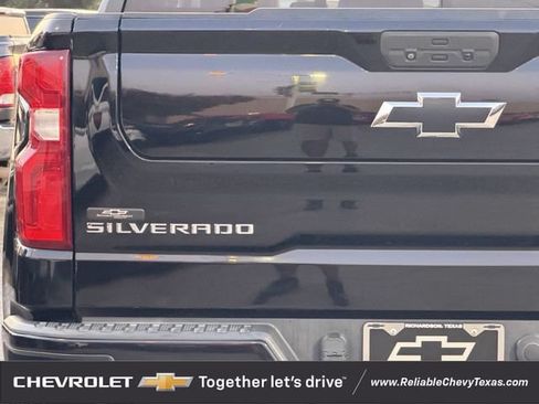 Used 2021 Chevrolet Silverado 1500 LT Trail Boss w/ Convenience Package II AWD/4WD image 9