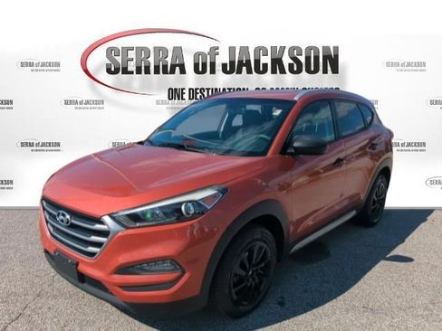 Used 2017 Hyundai Tucson SE w/ SE Popular Package 02 FWD image 4